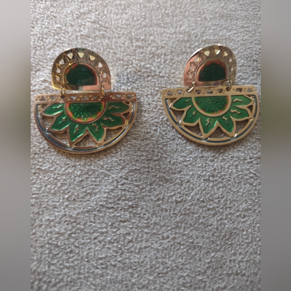 Green Flower / Sun Dangle Earrings